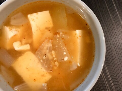 ひき肉と豆腐と玉ねぎのピリ辛中華風味噌汁